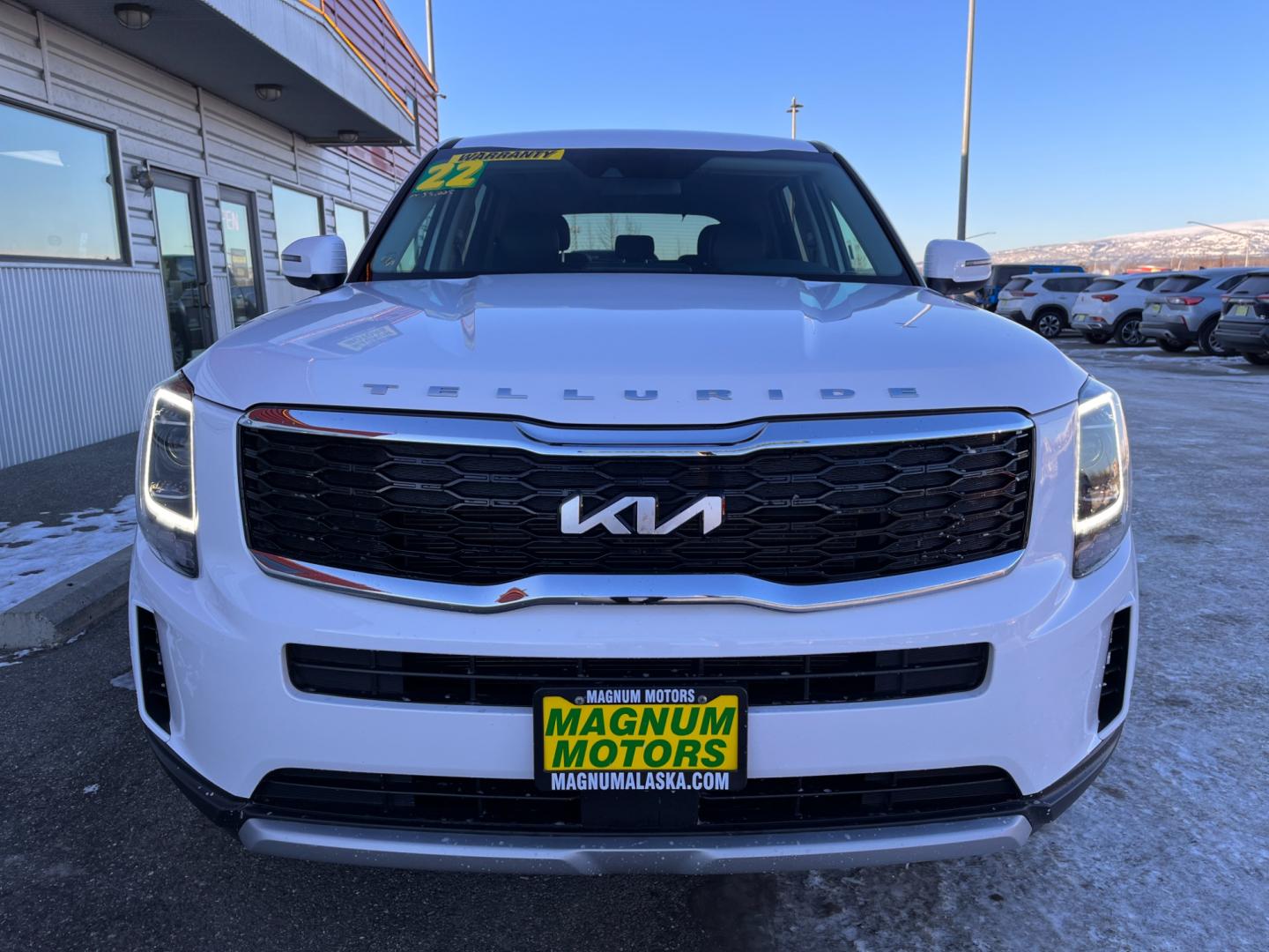 2022 White /black leather Kia Telluride LX AWD (5XYP2DHC7NG) with an 3.8L V6 DOHC 24V engine, 8A transmission, located at 1960 Industrial Drive, Wasilla, 99654, (907) 274-2277, 61.573475, -149.400146 - Photo#7